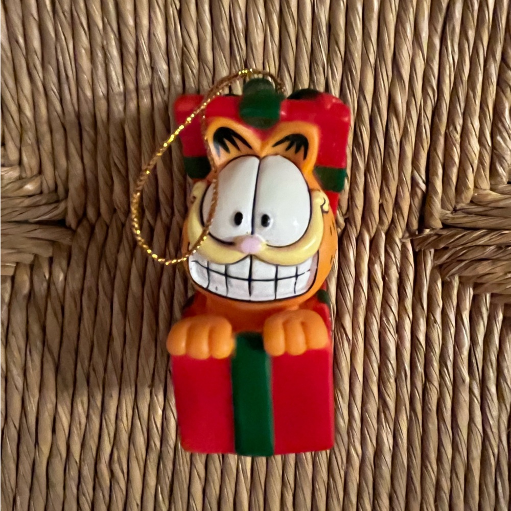 Vintage Garfield Christmas ornament in a red, gift-wrapped design gold string